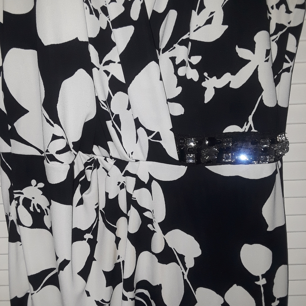 JONES NEW YORK COLLECTION BLACK & WHITE DRESS
